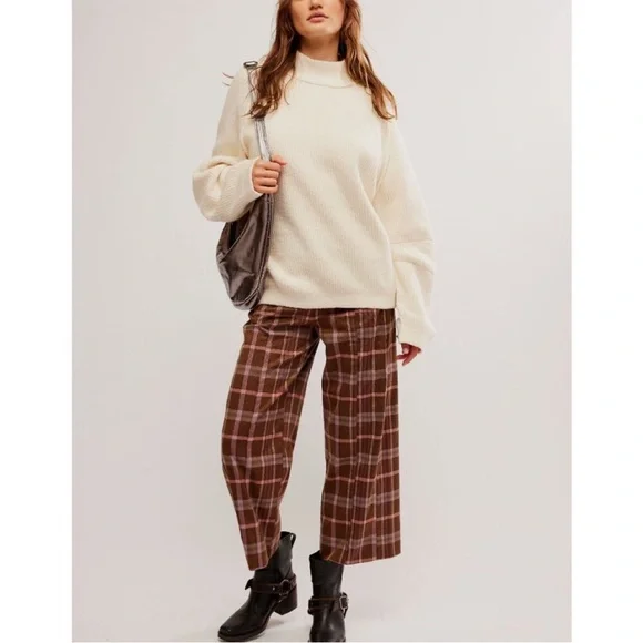 Free People Sunbeam Sweater - NWT size small, oversized, off white, mock neck